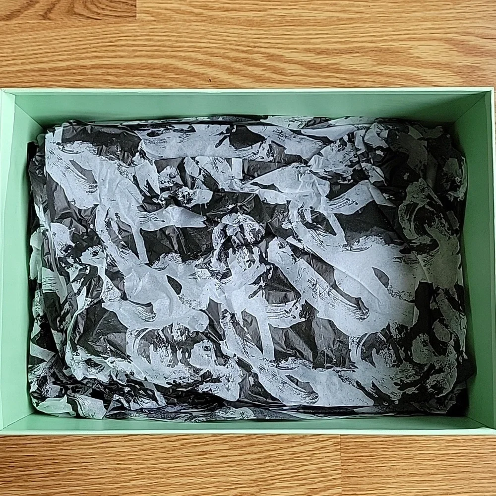 Off-White Box (Empty) - Picture 4 of 4